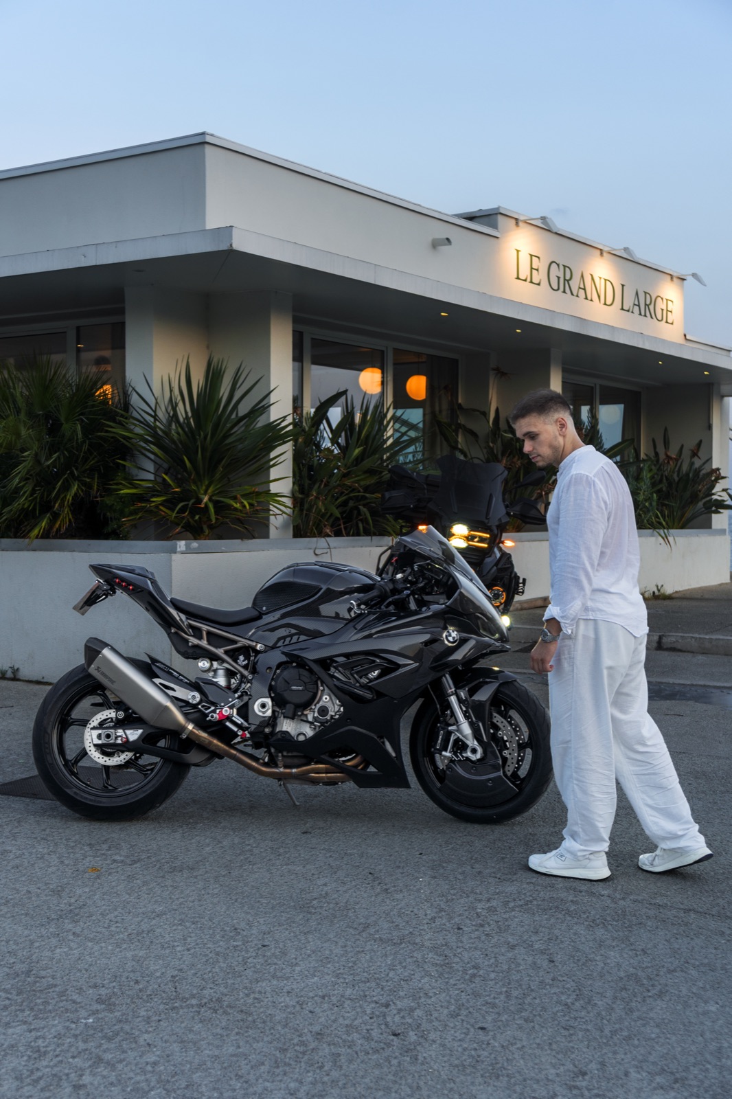 Tournage de contenu moto viral par RED9